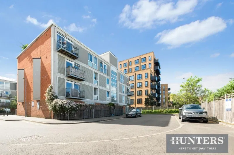 Brownell Place, Hanwell, W7 3AZ - image 2