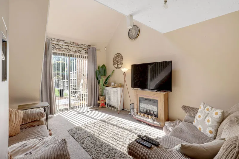Herons Court, West Bridgford, NG2 - image 3