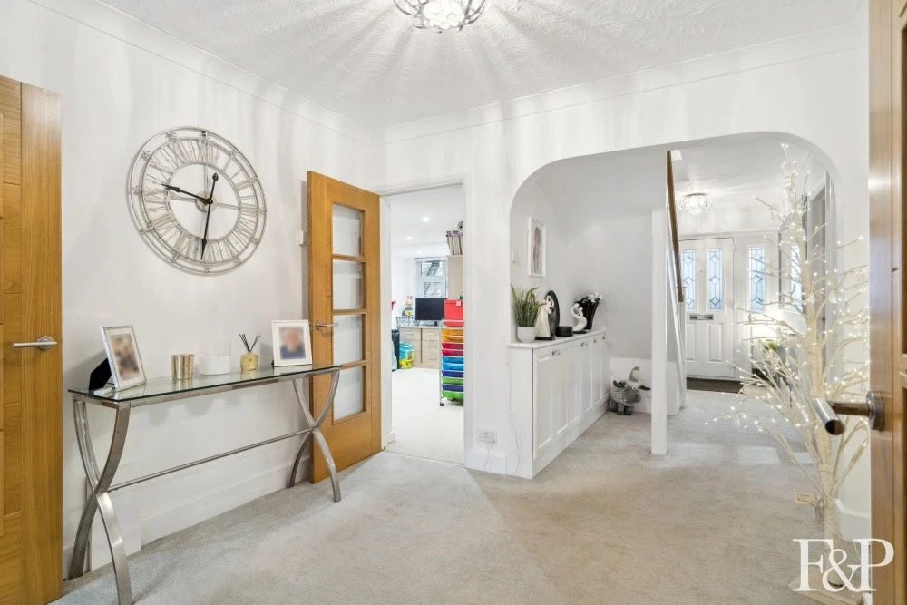 Pinkneys Road, Maidenhead - image 9