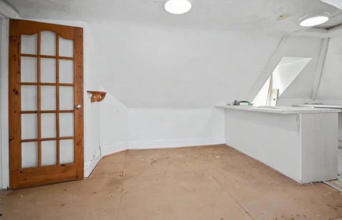 Flat 4, 280 Wimborne Road, Bournemouth, Dorset, BH3 7AT - image 5