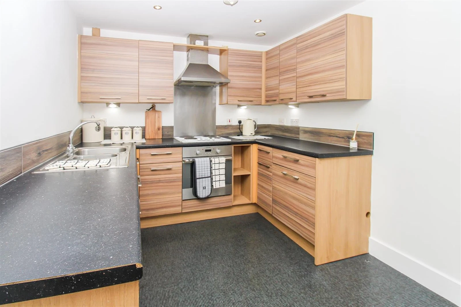 Royal Troon Mews, Wakefield - image 2