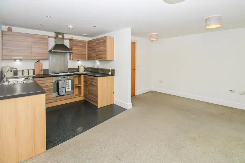 Royal Troon Mews, Wakefield - image 3