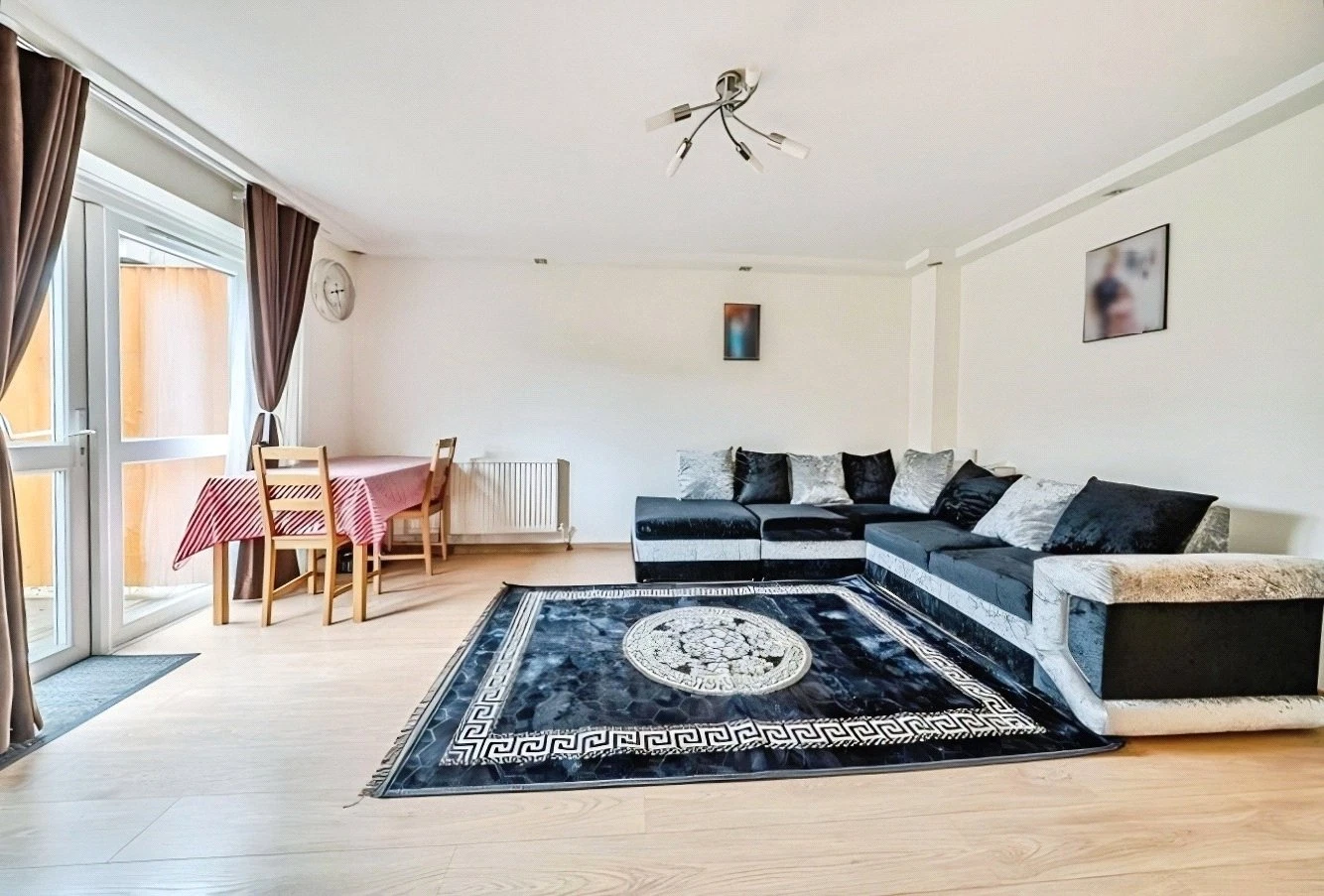 St. Andrews, Bracknell, RG12 - image 2