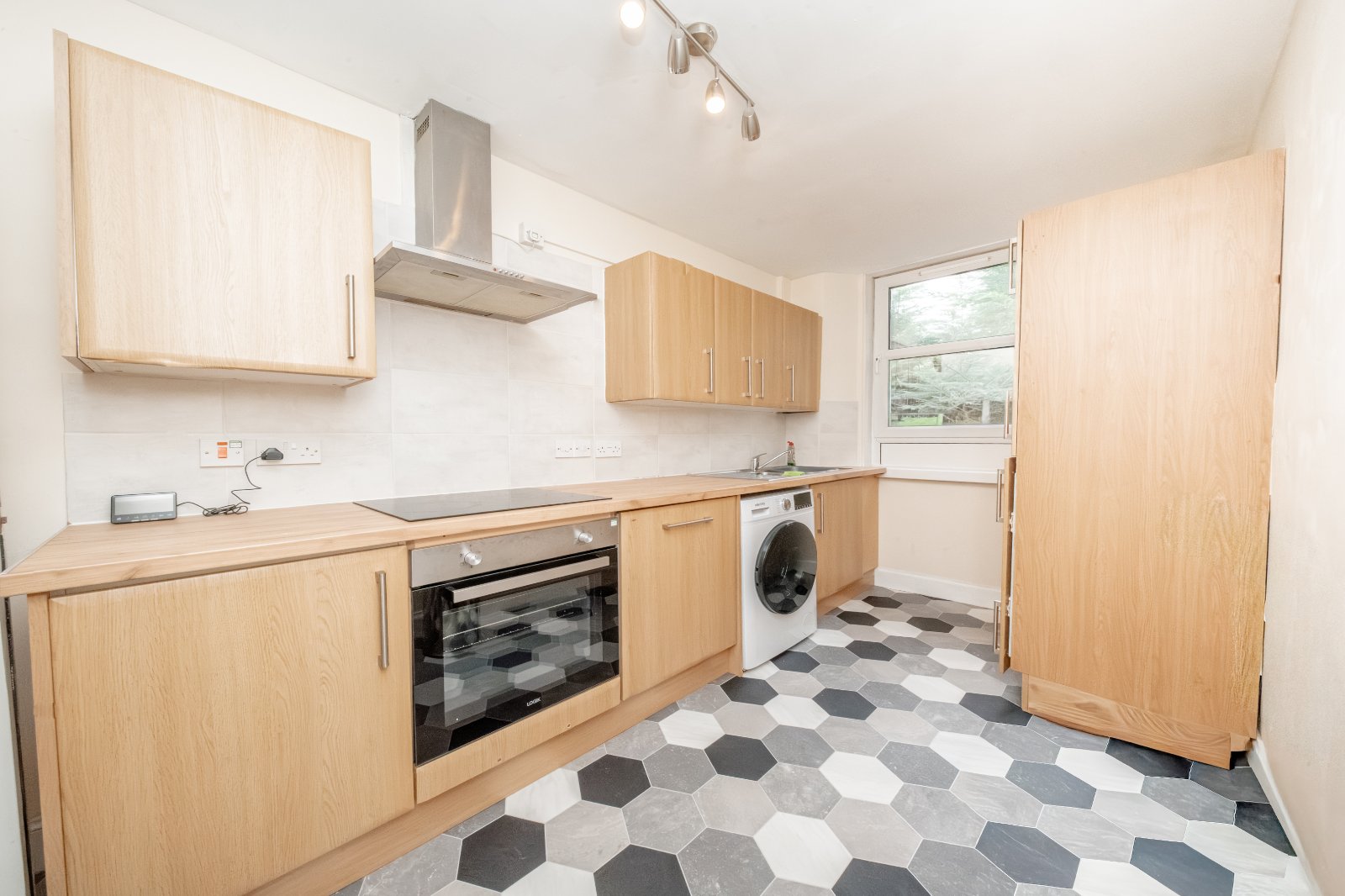 59 (1FL) Strathmartine Road, Strathmartine, Dundee, DD3 - image 5