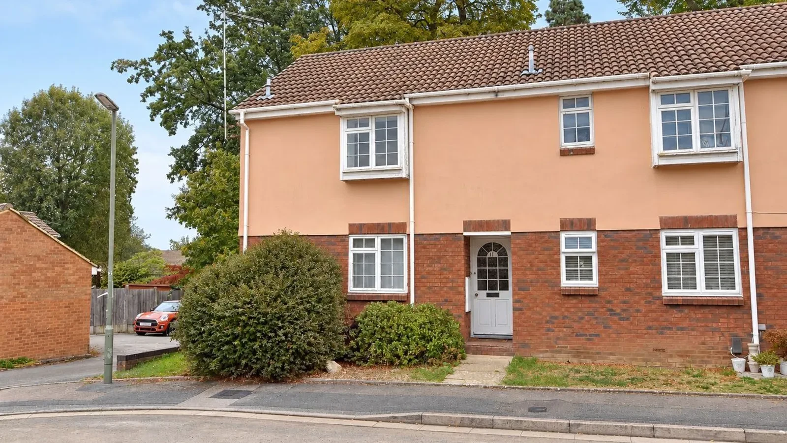Finnart Close, Weybridge, KT13 - image 1