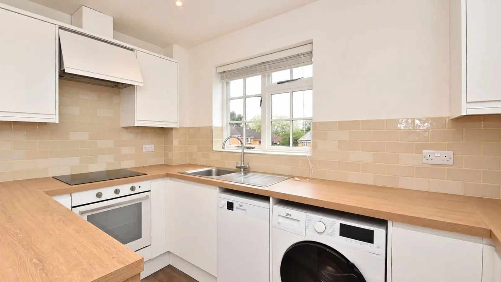 Finnart Close, Weybridge, KT13 - image 2