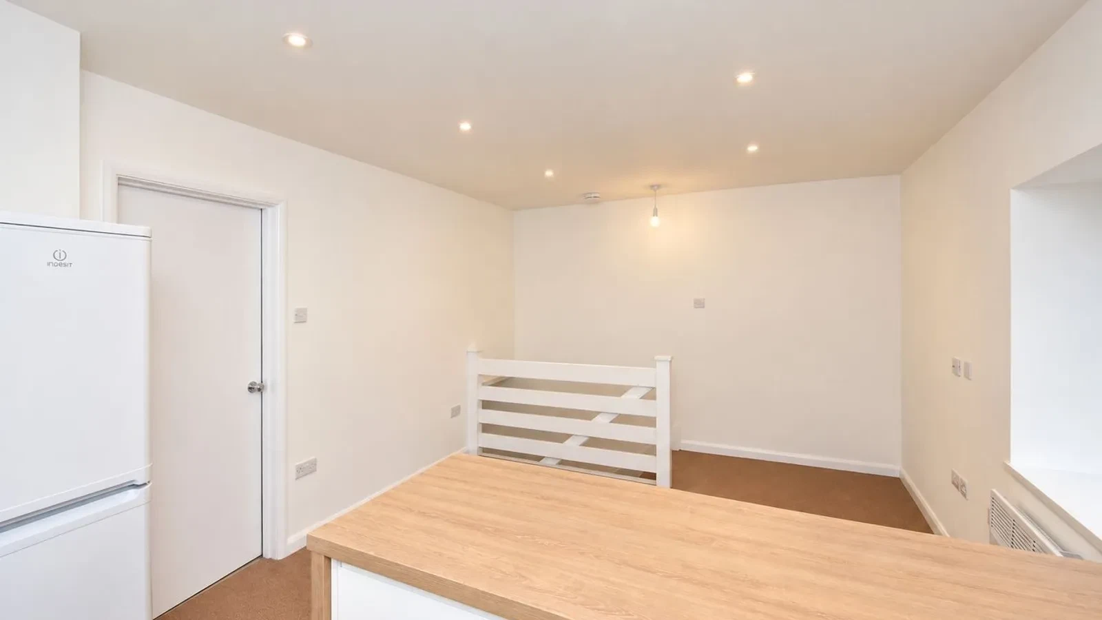 Finnart Close, Weybridge, KT13 - image 8