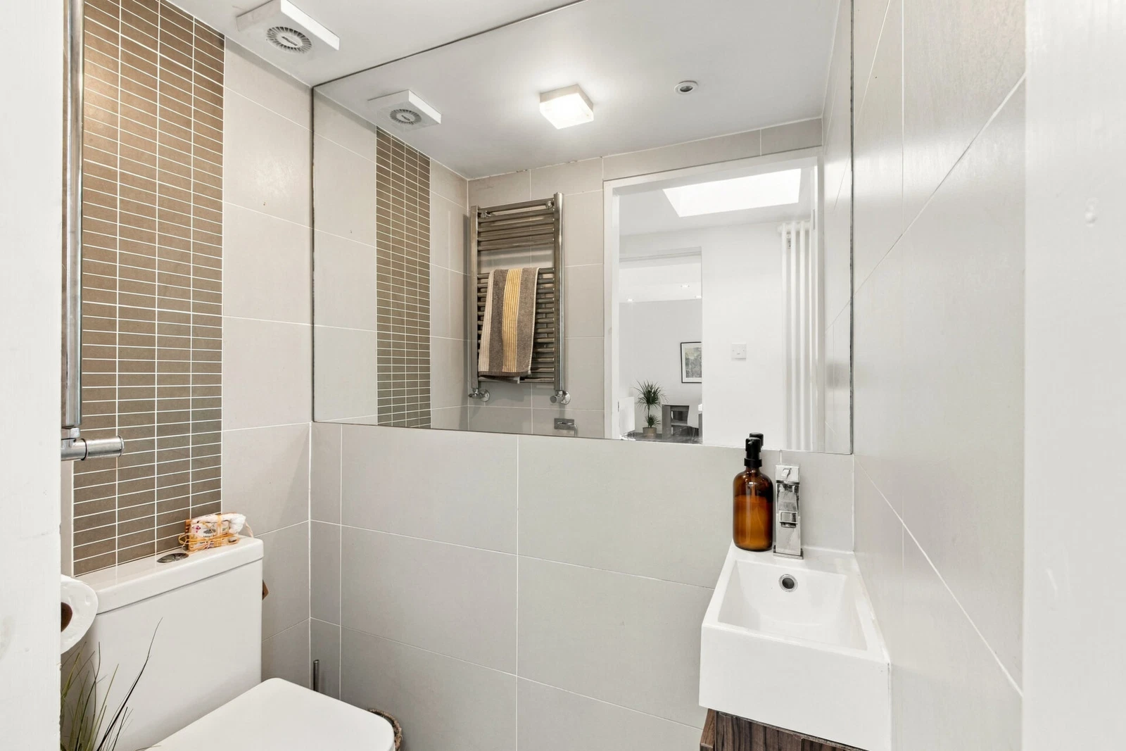 Woodbourne Avenue, Alwoodley, LS17 - image 10