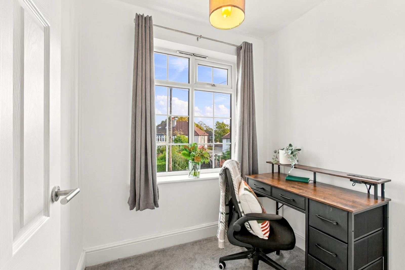 Woodbourne Avenue, Alwoodley, LS17 - image 15