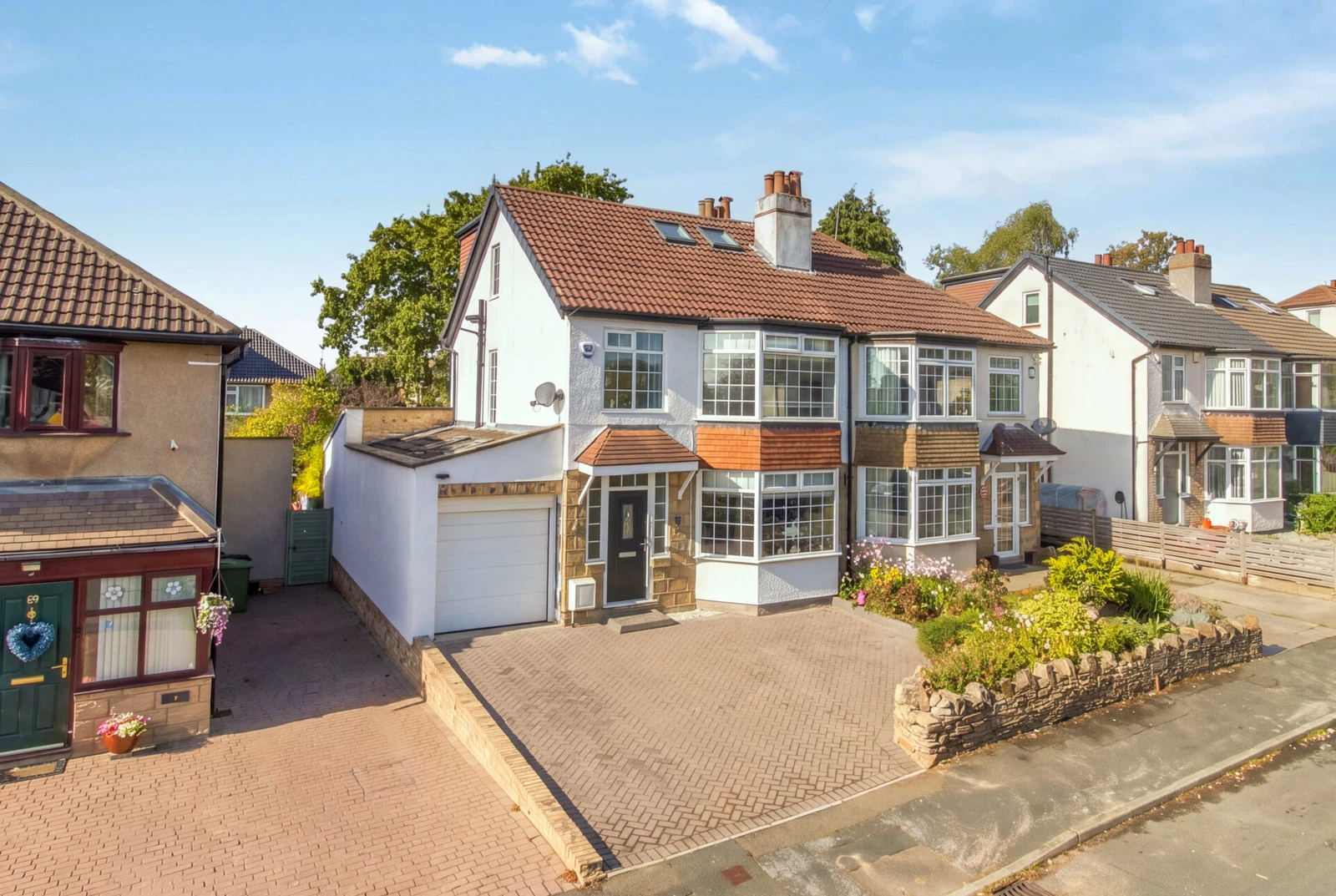 Woodbourne Avenue, Alwoodley, LS17 - image 1