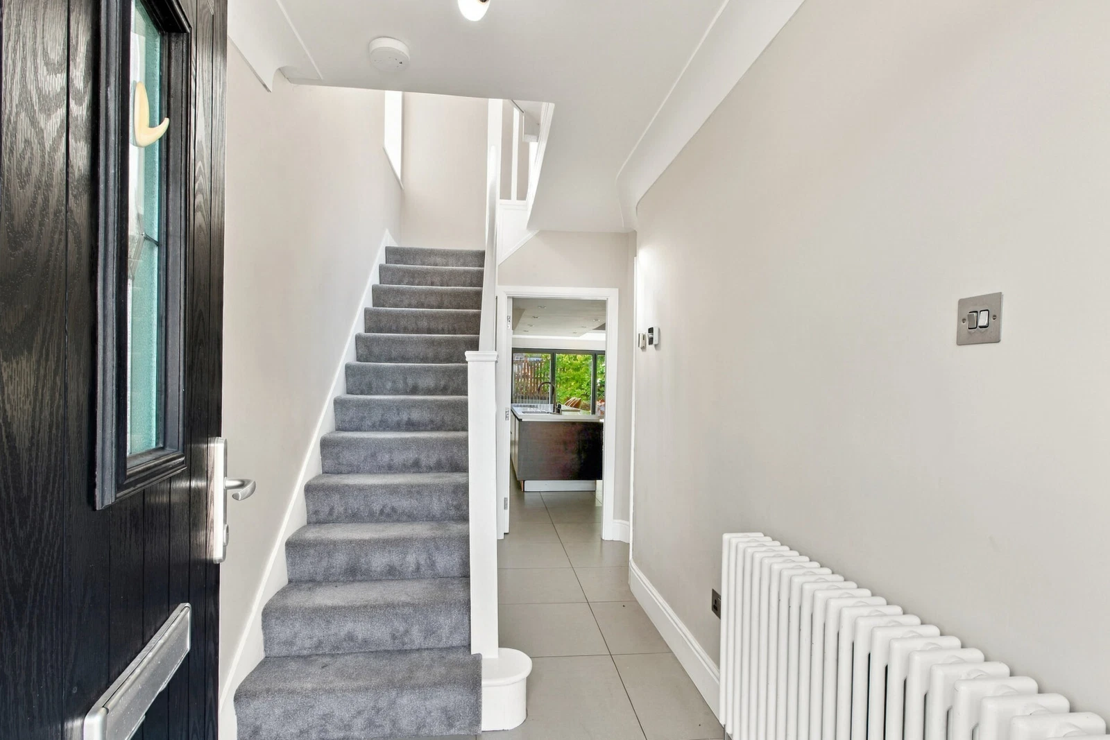 Woodbourne Avenue, Alwoodley, LS17 - image 2