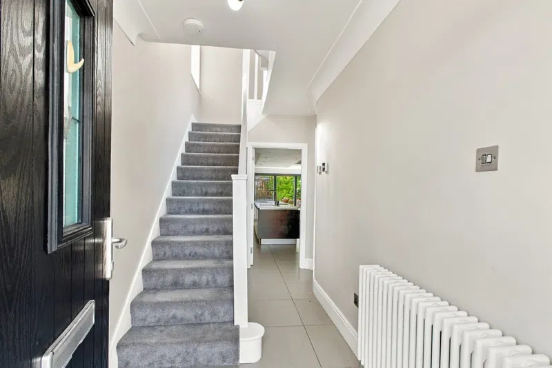 Woodbourne Avenue, Alwoodley, LS17 - image 2