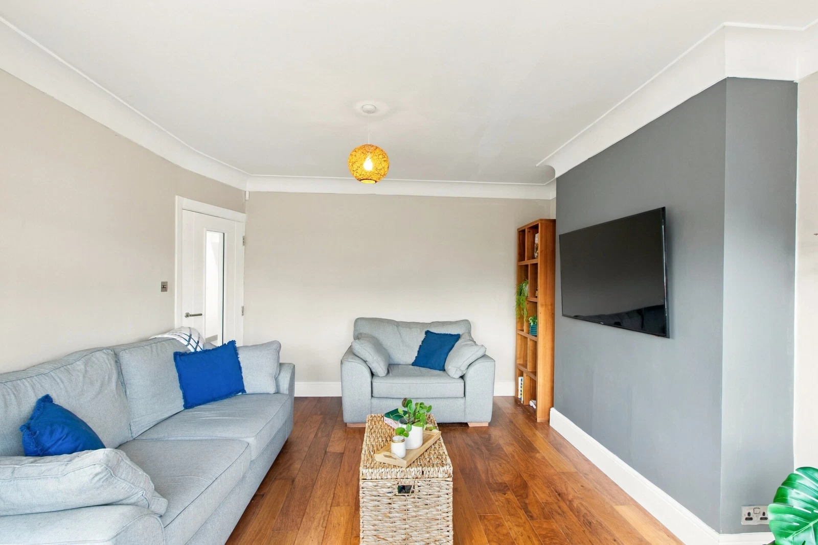 Woodbourne Avenue, Alwoodley, LS17 - image 4