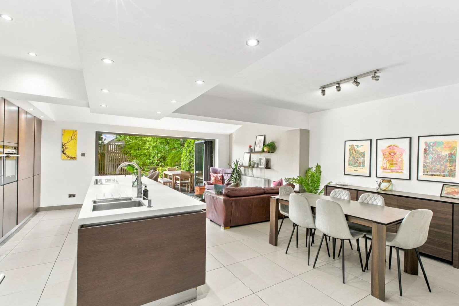 Woodbourne Avenue, Alwoodley, LS17 - image 5