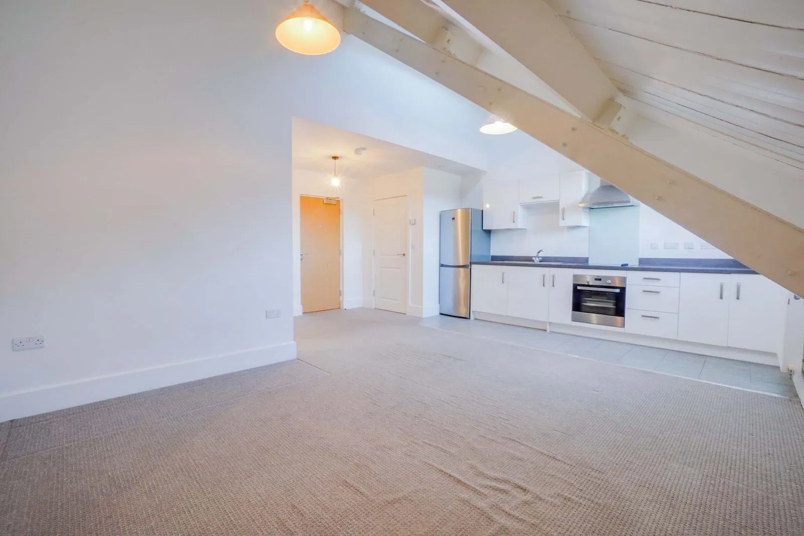 Wheatsheaf Court, Knighton Fields, Leicester - image 3