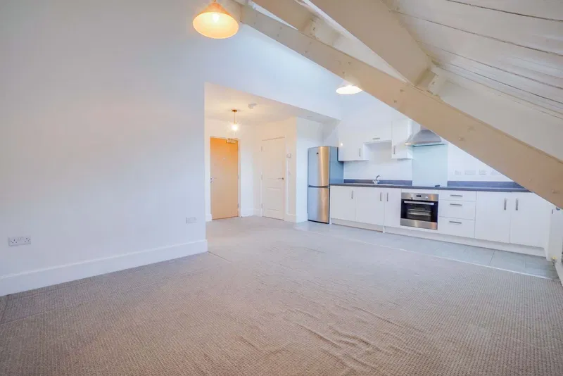 Wheatsheaf Court, Knighton Fields, Leicester - image 3