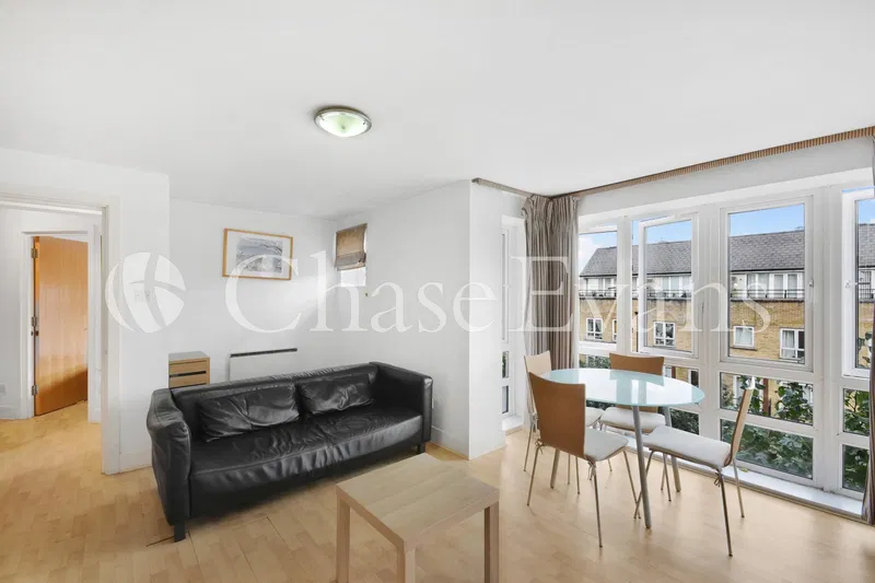 St Davids Square, Isle Of Dogs, London, E14 - image 3