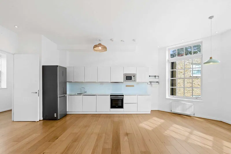 McCall Close London, SW4 6PU - image 3