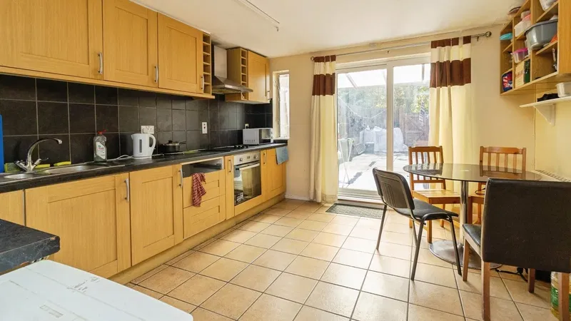 Mullion Place, Fishermead, Milton Keynes, Buckinghamshire, MK6 - image 2