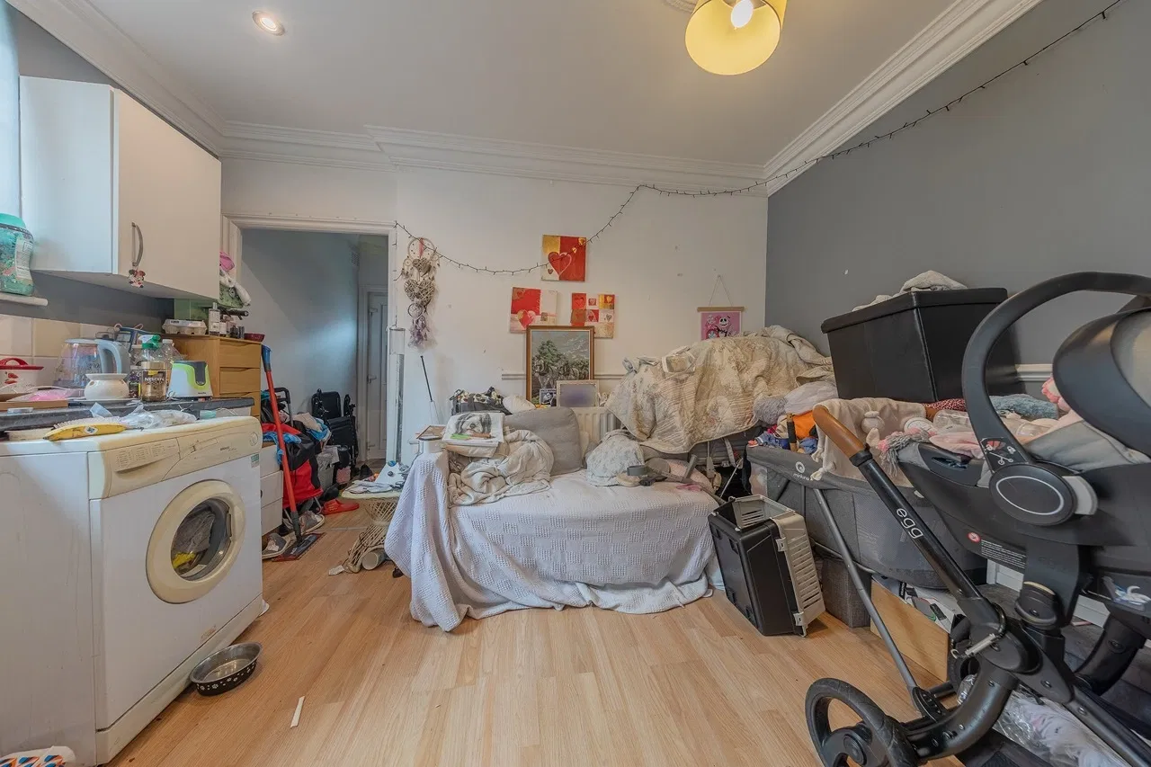Cowes Road, Grantham, NG31 7DP - image 2
