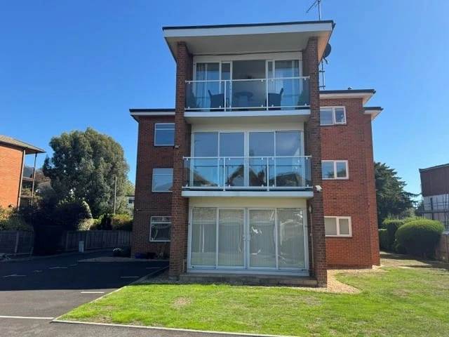 Grosvenor Road, Westbourne - image 4