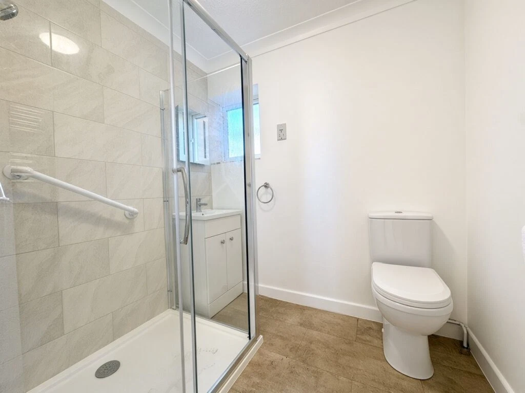 Grosvenor Road, Westbourne - image 8