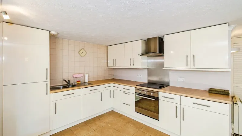 Brighton Road, Lancing, West Sussex, BN15 - image 2