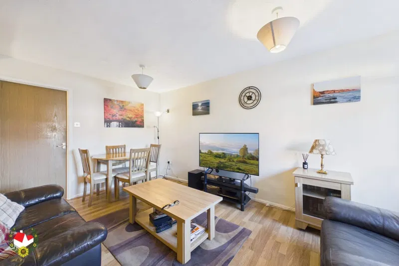 Chestnut Road, Abbeymead, Gloucester, GL4 - image 2