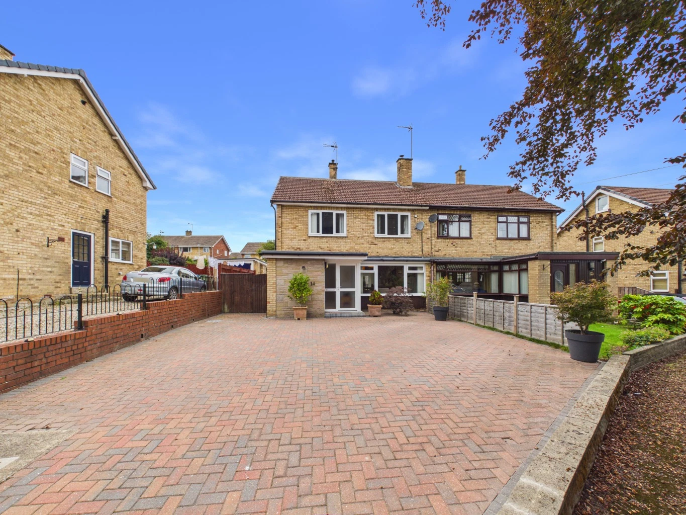 Beechfield Drive, Willerby, Hull, HU10 6DF - image 1
