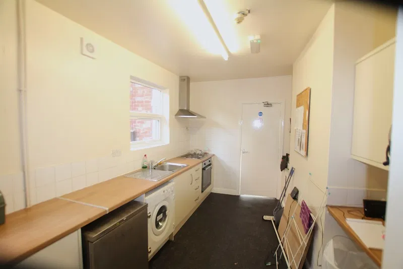 Harlaxton Road, Grantham, Lincolnshire, NG31 7AJ - image 2