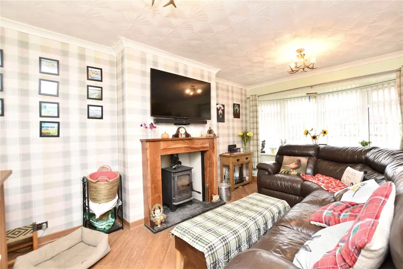 Edenfield Road, Norden, OL12 7SS - image 2