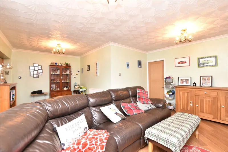 Edenfield Road, Norden, OL12 7SS - image 3