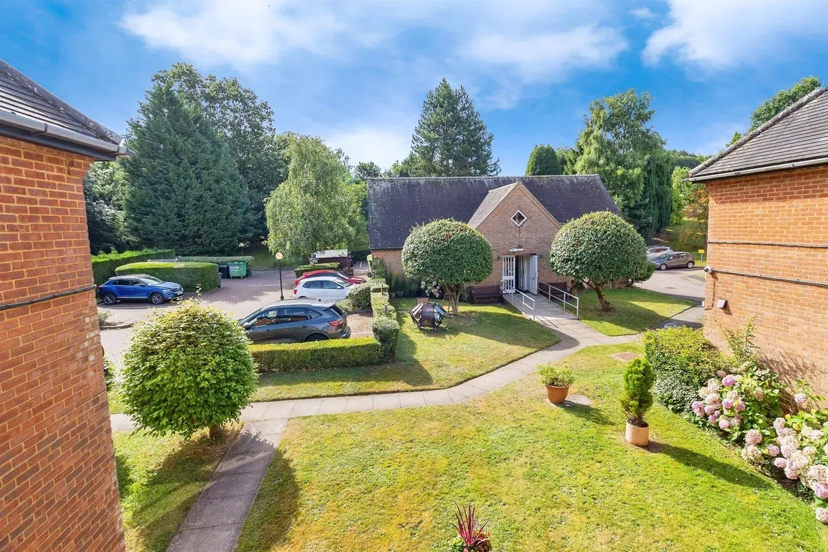 Woburn Road, Woburn Sands, Milton Keynes - image 4