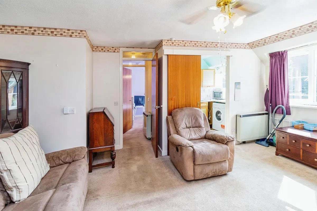 Woburn Road, Woburn Sands, Milton Keynes - image 5