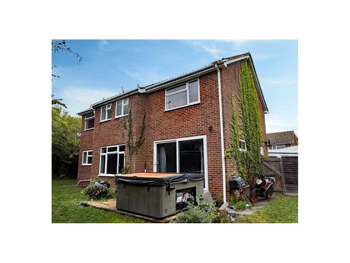 College Road, Ramsgate, Kent, CT11 7AA - image 1