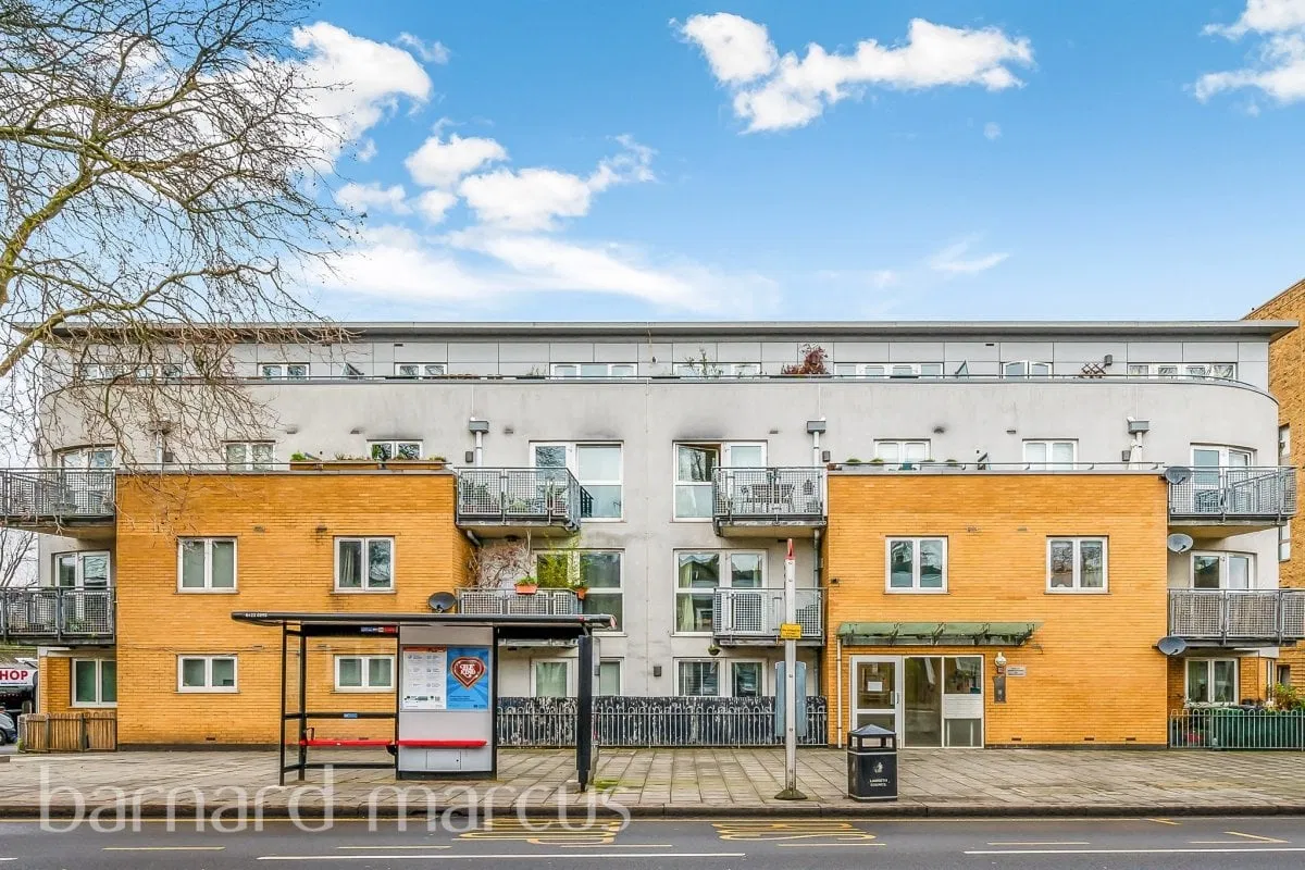 Wandsworth Road, London - image 1