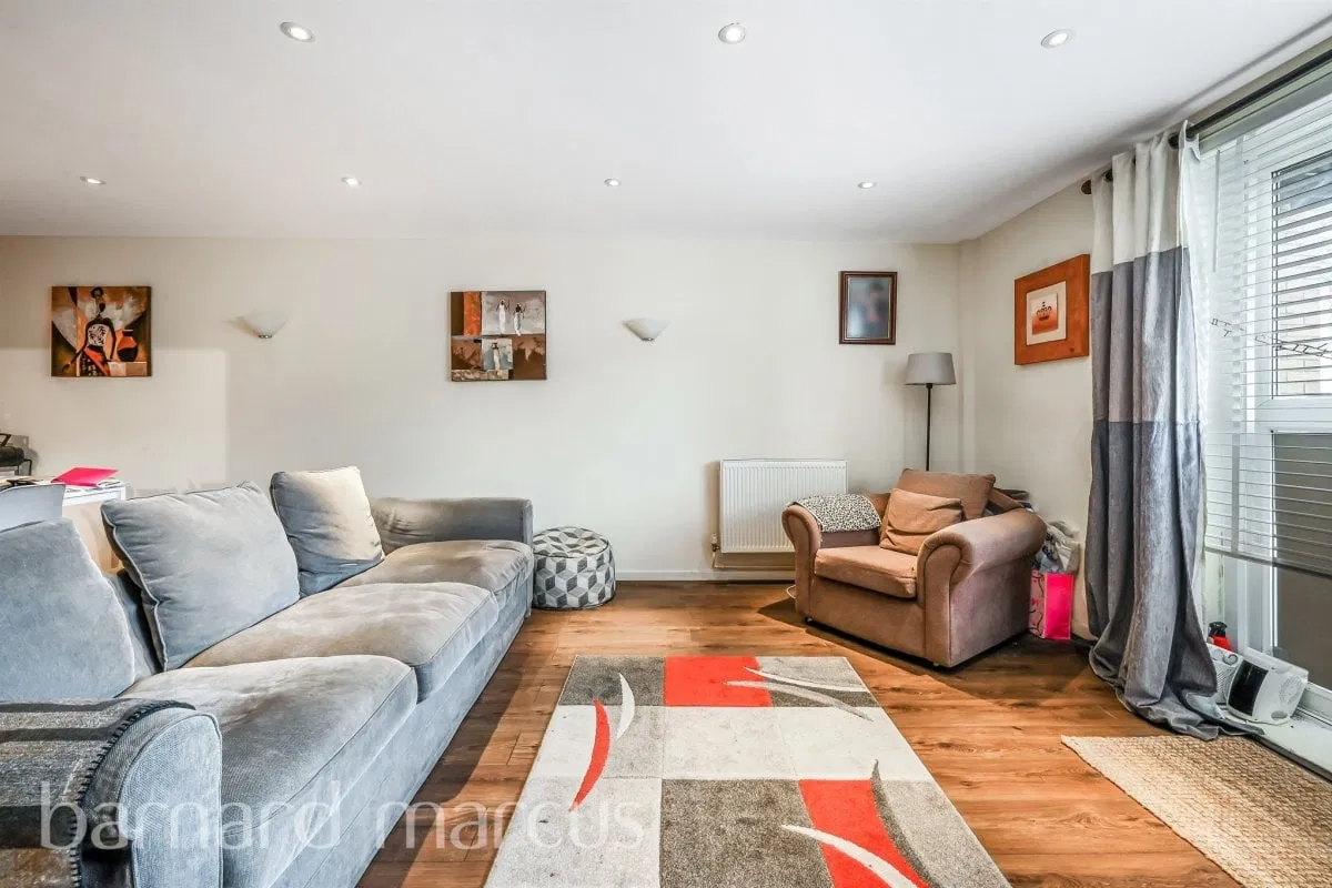 Wandsworth Road, London - image 3