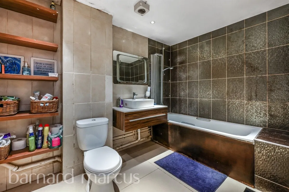 Wandsworth Road, London - image 4