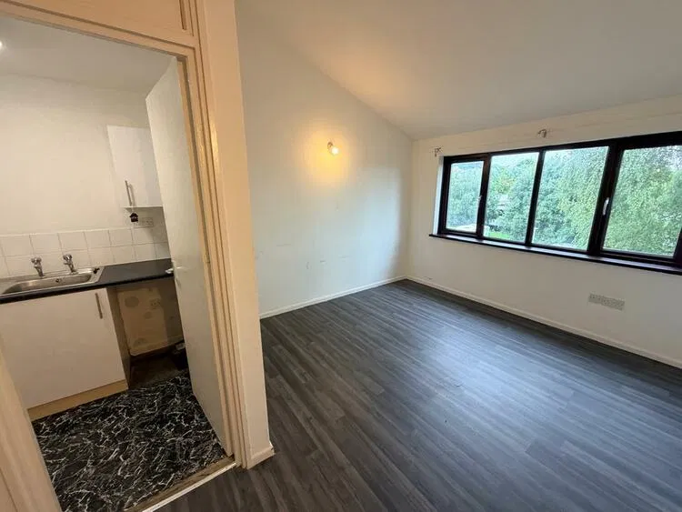 Flat 47, Quartercroft, Pyramid Close, Northampton, Northamptonshire NN3 8DP - image 5