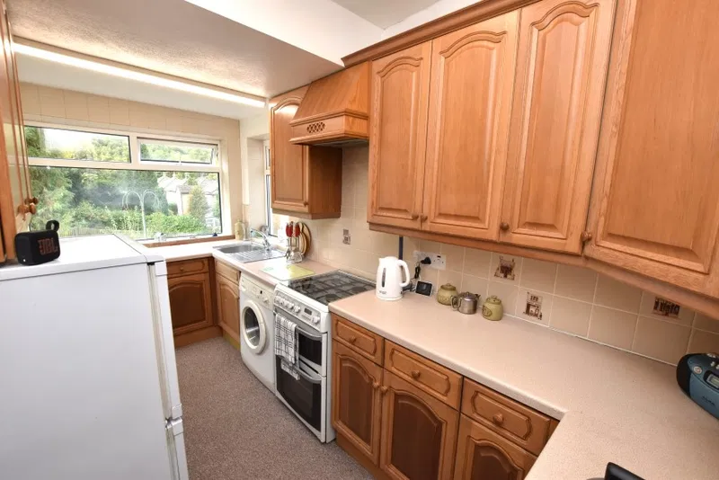 18 Laurel Grove, Bingley, West Yorkshire, BD16 2RY - image 2