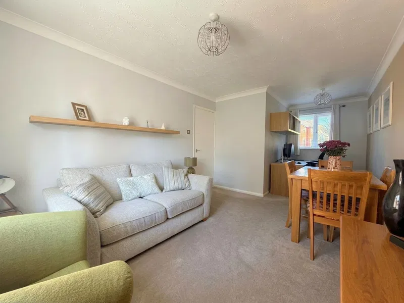 Whitworth Crescent, Riverside Court, SO18 - image 3
