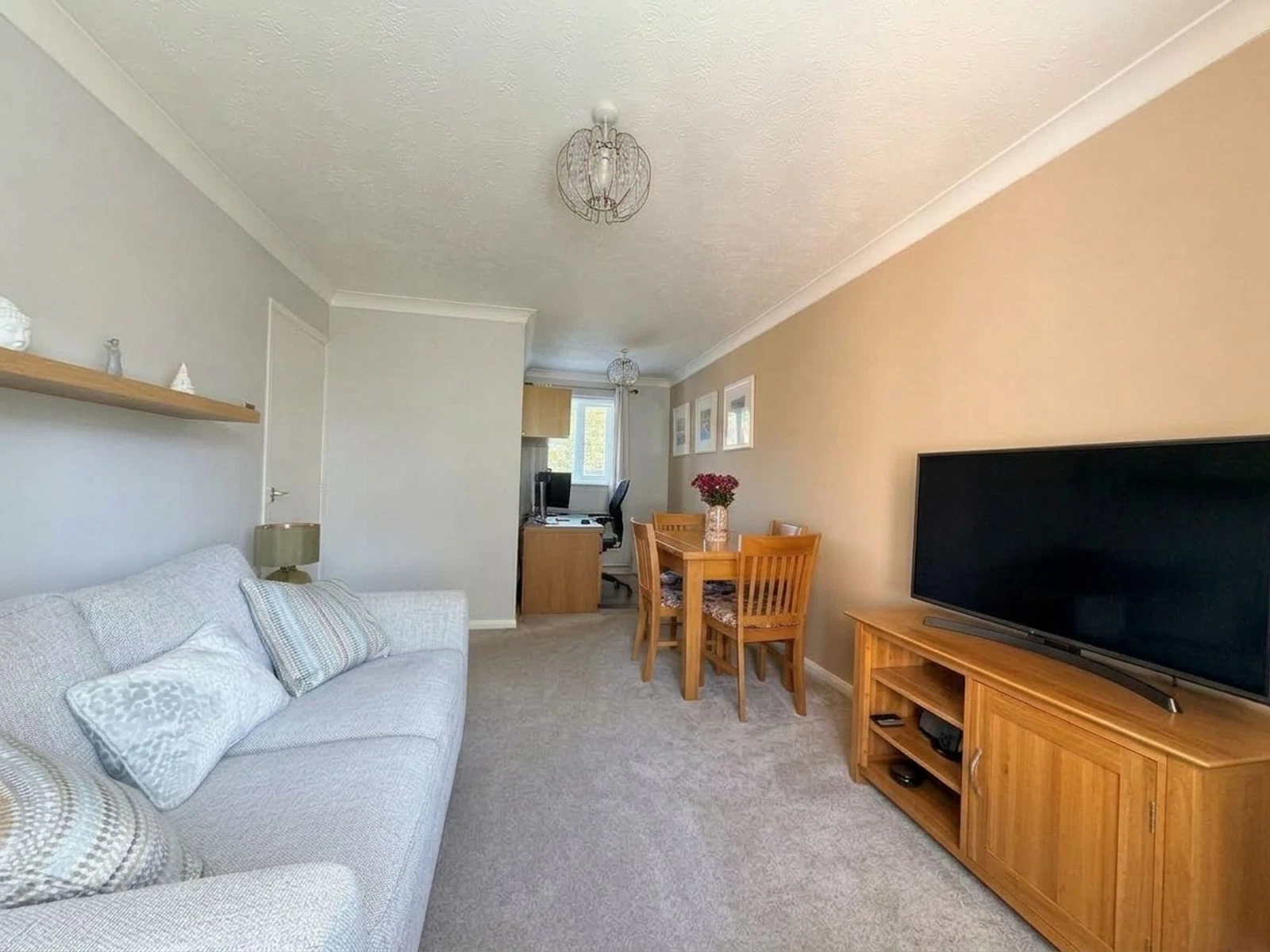 Whitworth Crescent, Riverside Court, SO18 - image 4