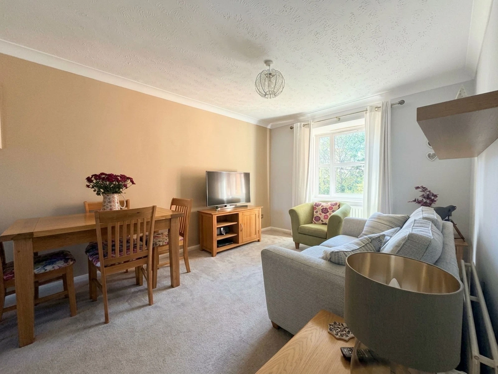 Whitworth Crescent, Riverside Court, SO18 - image 5