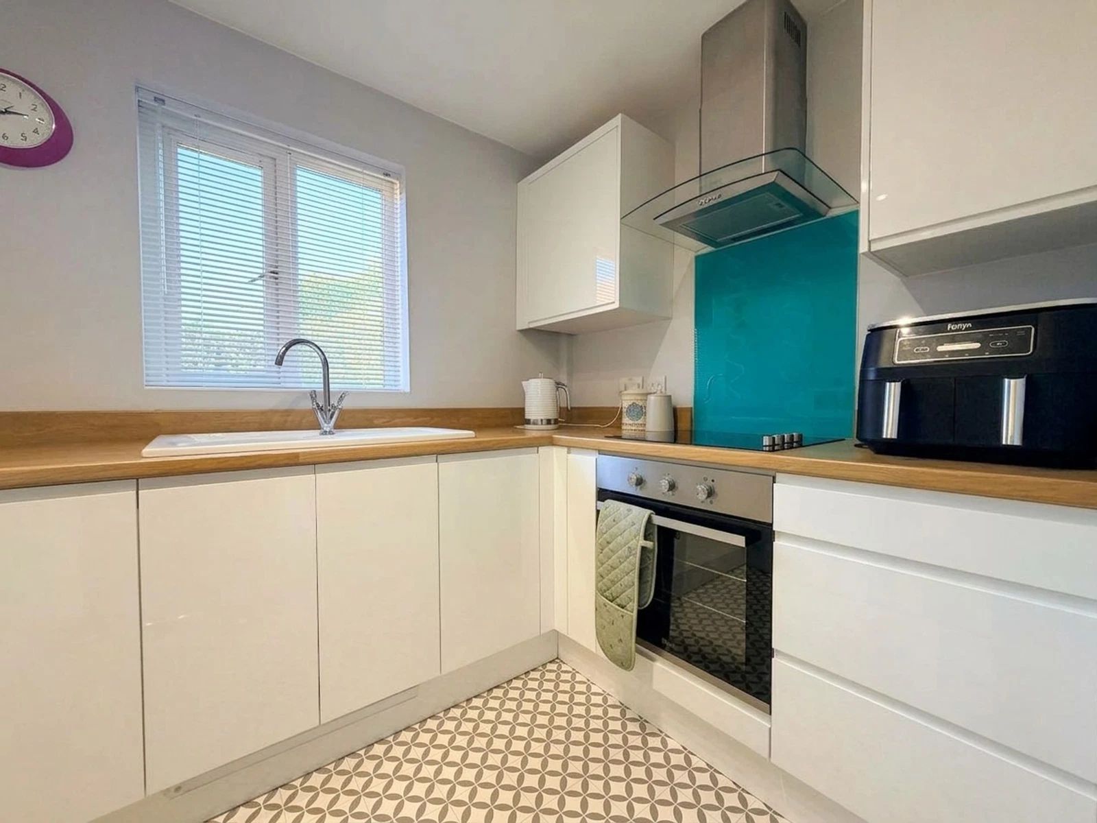 Whitworth Crescent, Riverside Court, SO18 - image 8