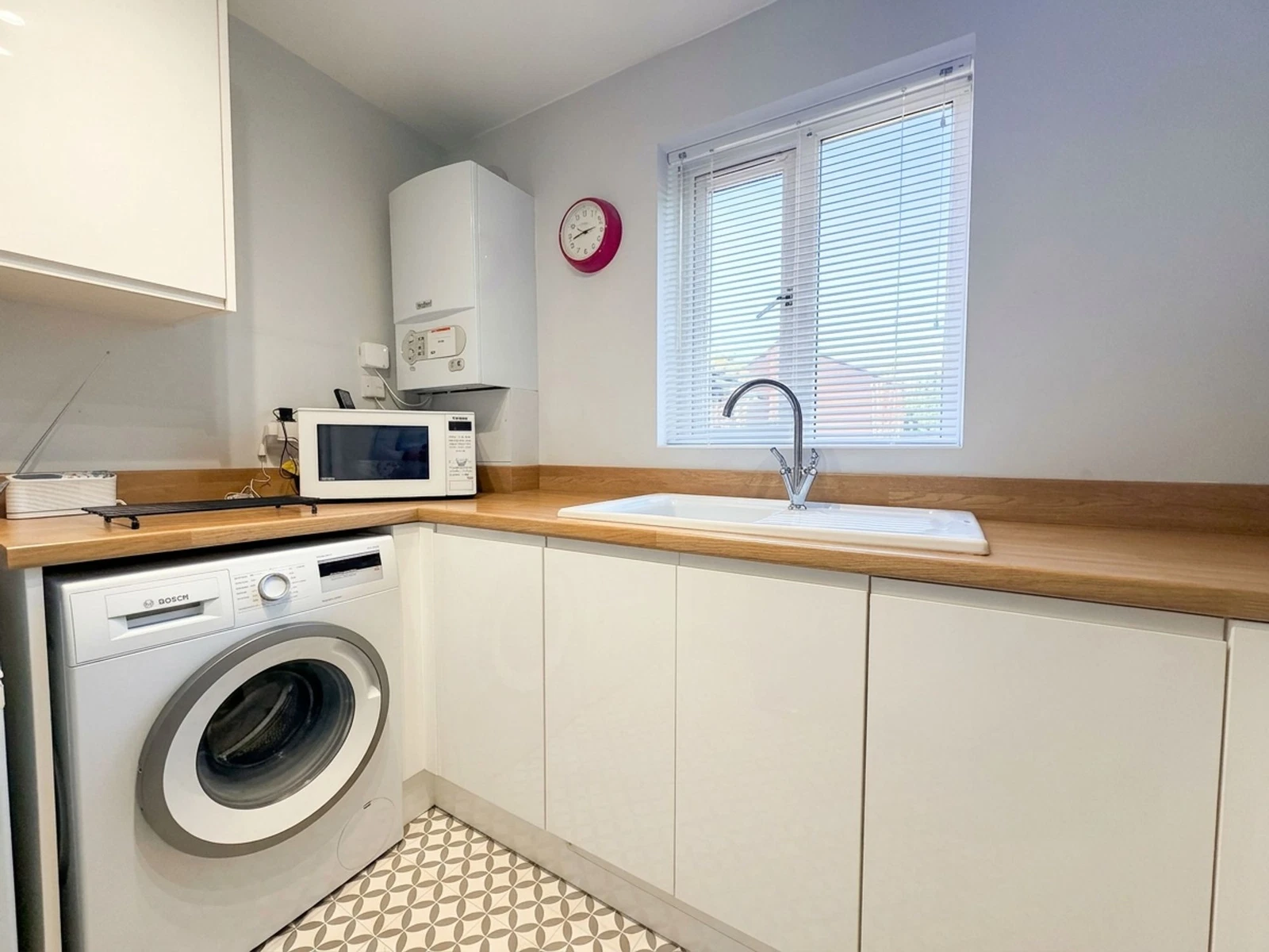 Whitworth Crescent, Riverside Court, SO18 - image 9