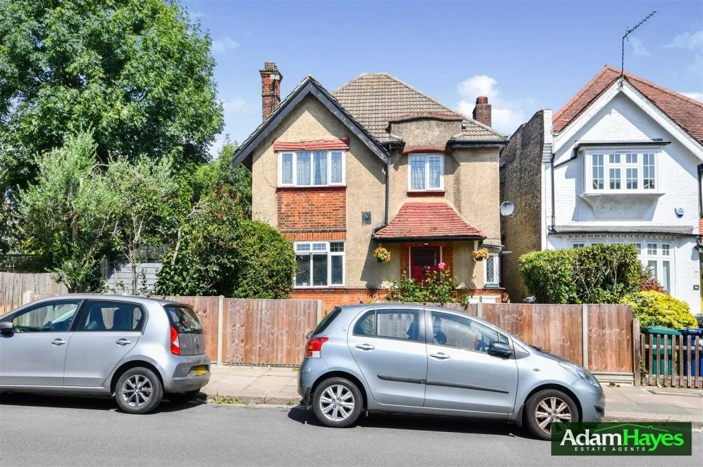 Holdenhurst Avenue, North Finchley, N12 - image 1