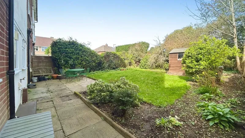 Fairlawn Close, Leamington Spa - image 3