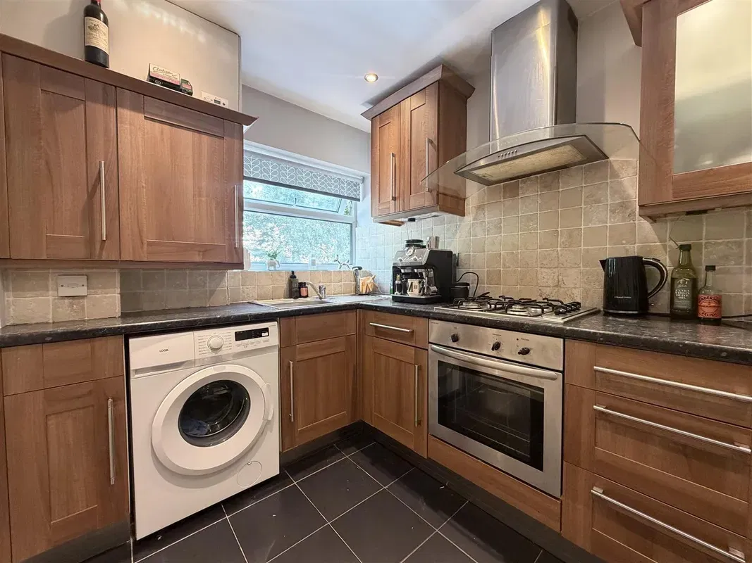 Grove Court, Headingley, LS6 - image 2