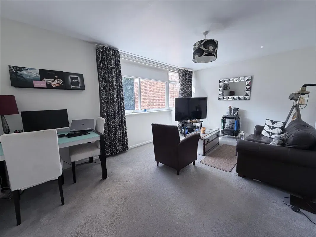 Grove Court, Headingley, LS6 - image 4