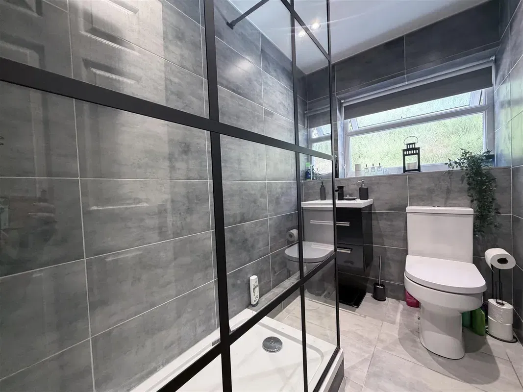 Grove Court, Headingley, LS6 - image 5